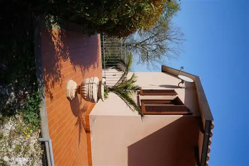 Vase and the window is from the &#39;red&#39; bedroom.