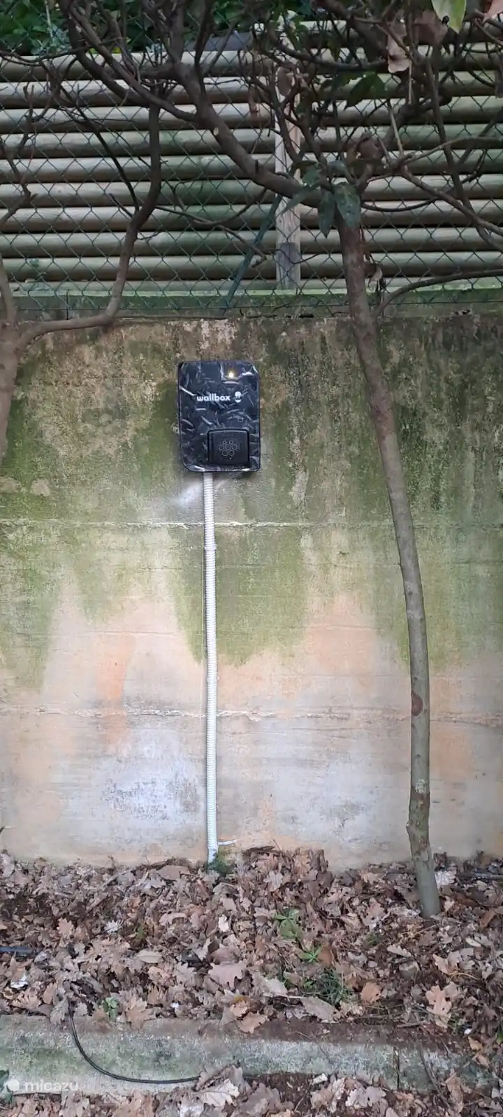 In 2025, a charging station will be installed in the driveway of the house, so that you can charge your electric car at home after making an appointment with the owner. 