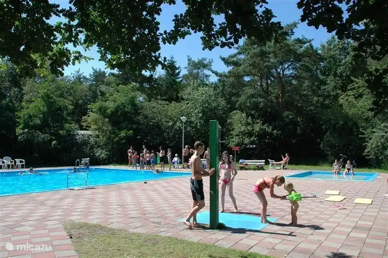 Das Freibad mit Planschbecken. Nur 2 Gehminuten und Gäste kokke Wurf kostenlos.