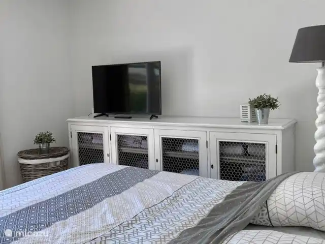 Villa Le Sanglier, met privé zwembad huren in Frankrijk, Ardèche, Vallon-Pont-d'Arc - villa slaapkamer begane grond zwembadzijde