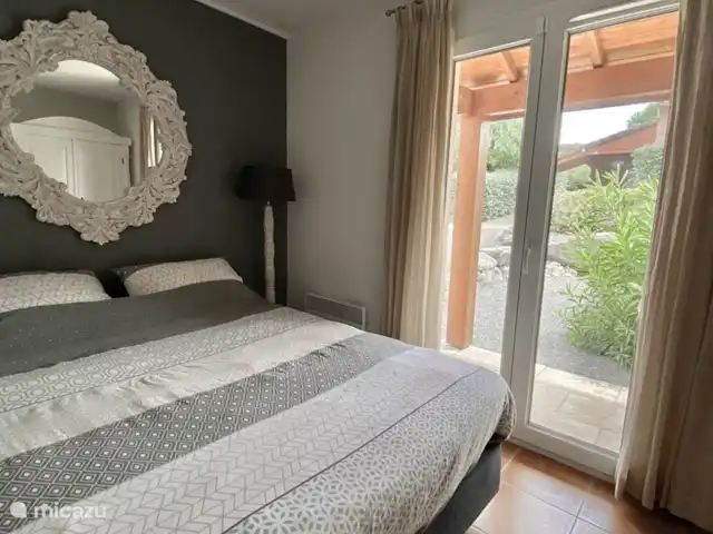 Villa Le Sanglier, met privé zwembad huren in Frankrijk, Ardèche, Vallon-Pont-d'Arc - villa slaapkamer beneden voorzijde
