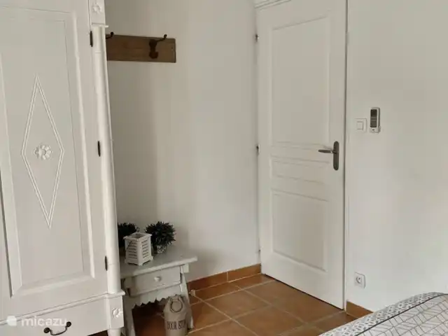 Villa Le Sanglier, met privé zwembad huren in Frankrijk, Ardèche, Vallon-Pont-d'Arc - villa slaapkamer beneden voorzijde