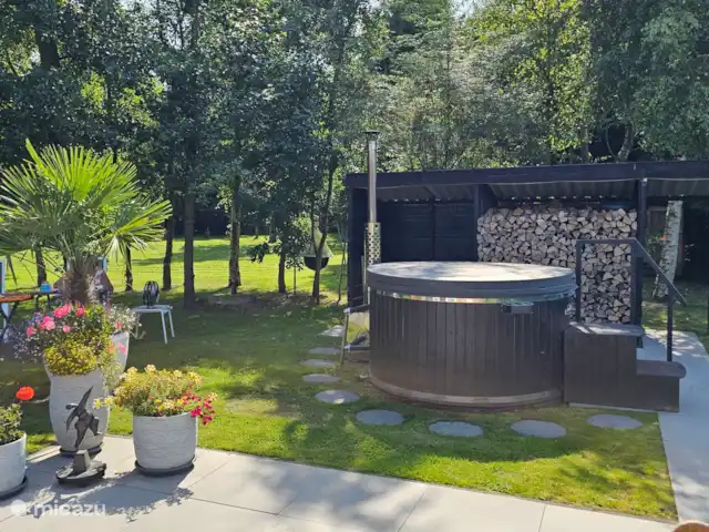 It Koaihus huren in Nederland, Friesland, Jistrum - vakantiehuis De Hottub is in overleg met de verhuurder af en toe te gebruiken tegen betaling. Badjassen en dergelijke worden niet verstrekt.