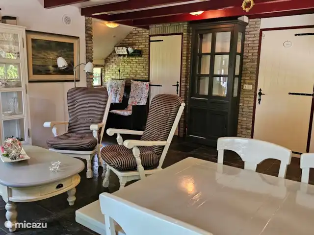 It Koaihus huren in Nederland, Friesland, Jistrum - vakantiehuis Zithoek en de terrasstoelen