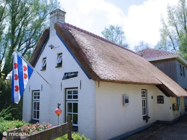 It Koaihus huren in Nederland, Friesland, Jistrum - vakantiehuis Uw verblijf opgesierd met de Friese vlag.