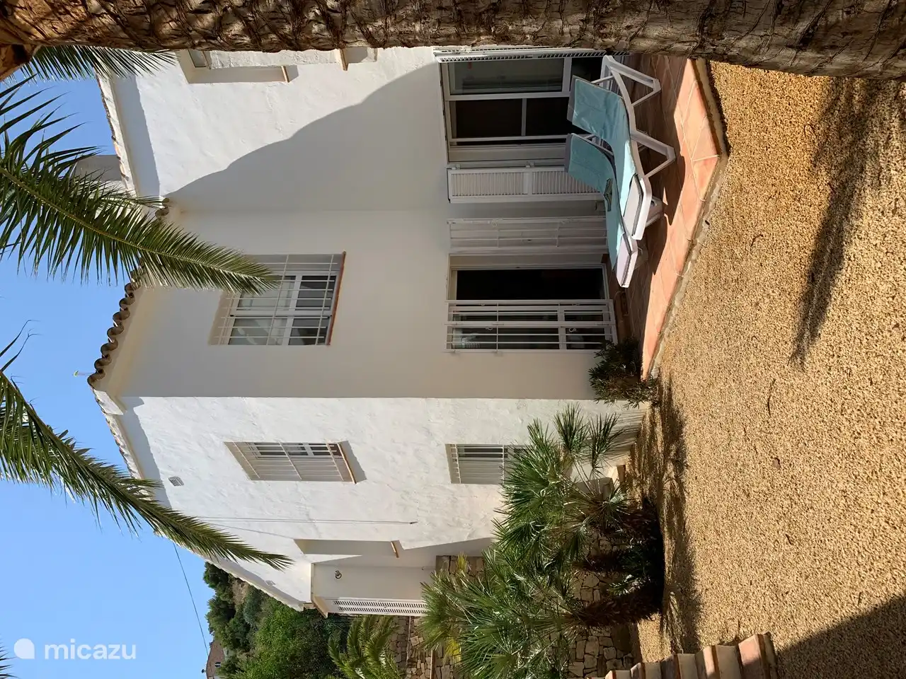 Patio neben dem zweiten Schlafzimmer und ein Wohnzimmer.