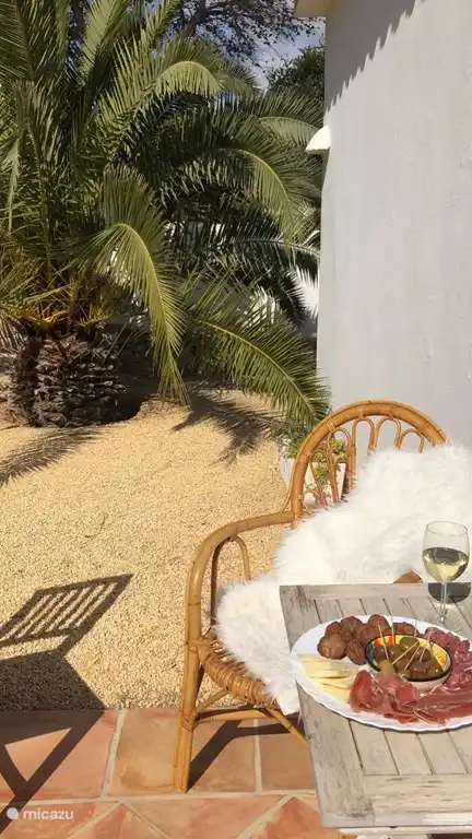 Eine der gemütlichen Terrassen im Palmengarten