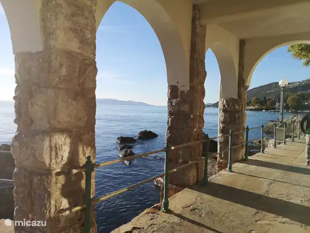 Villa Kyra - apartamento 1 en Croacia, Kvarner, Lovran - apartamento Lungomare, hermosa ruta a pie a lo largo del agua que comienza en Lovran