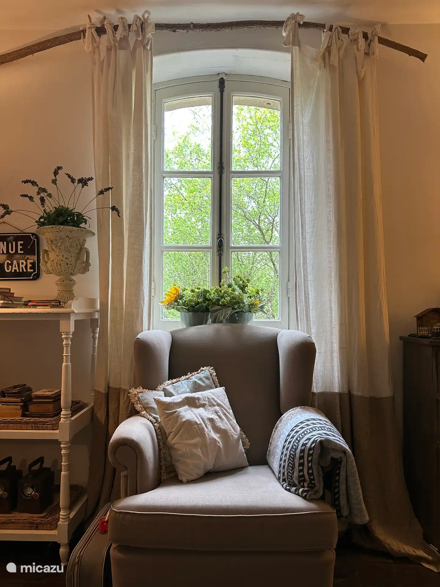 Wohnzimmer mit Fenster Gartenseite