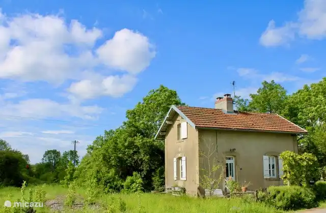 Romantisches Eisenbahn-Ferienhaus in Burgund

