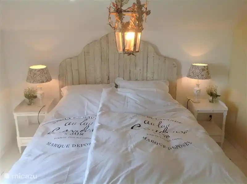 Doppelbett mit Kopfteil nostalgisch