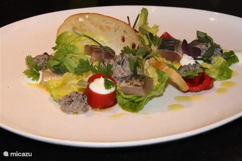 Op loop- fietsafstand van goede restaurants. Er is tevens maaltijdservice mogelijk via VechdalFood Catering!