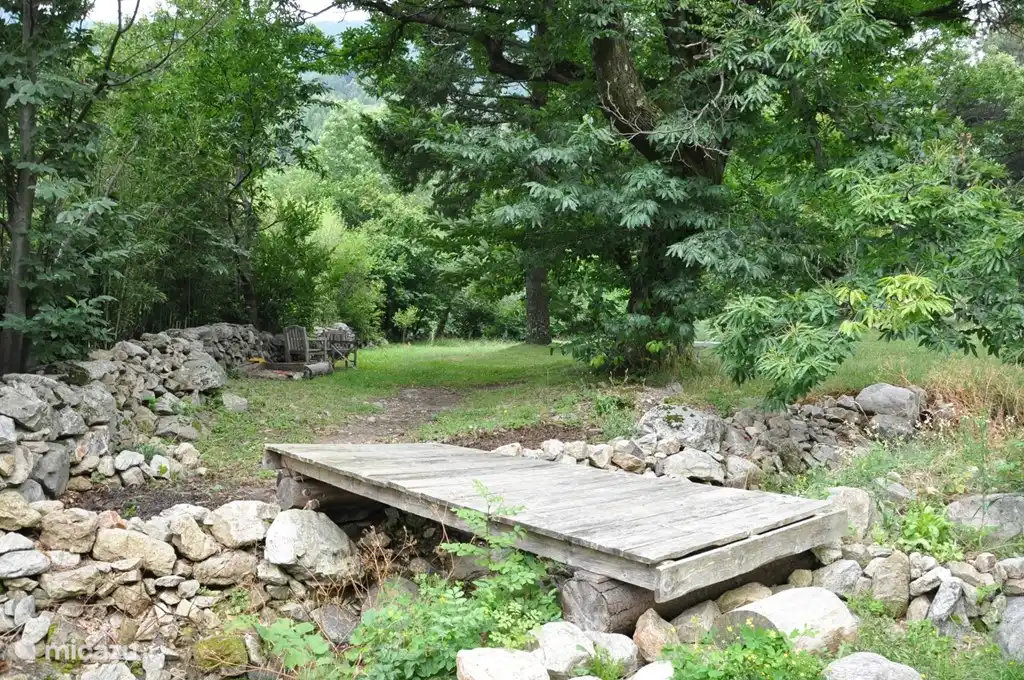 "Brücke" in den Obstgarten und den Fluss
