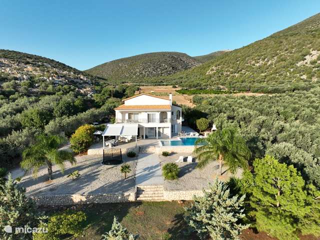 Holiday home in Greece, Peloponnese – villa Luxury Vacation Villa Livadia
