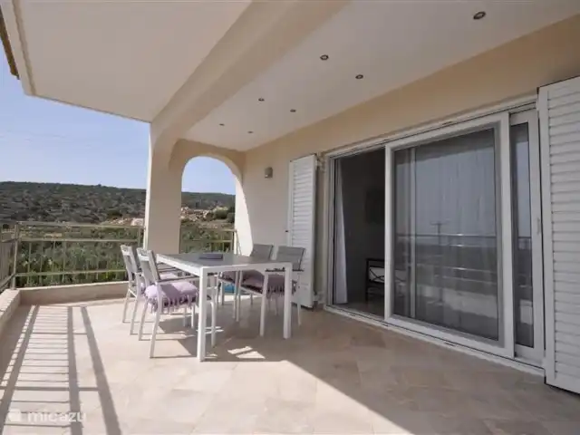 Villa individuelle de luxe Livadia | Grèce, Péloponnèse, Kantia - villa Balcon / terrasse appartenant à la chambre Athena Un endroit merveilleux pour prendre le petit déjeuner le matin ou pour terminer la journée le soir sous un beau ciel étoilé et une mer étincelante