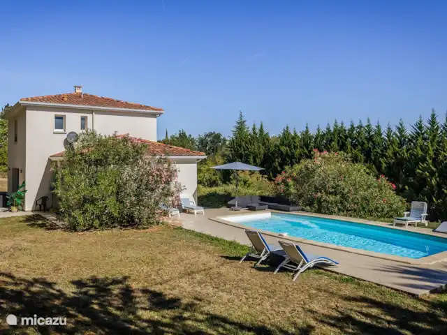Garonne | France, Lot-et-Garonne, Pujols - maison de vacances Jardin, maison et piscine