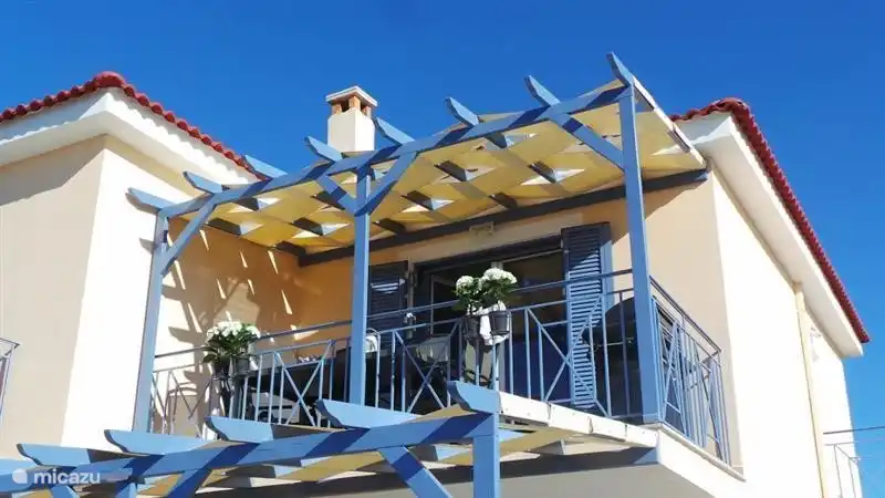 Shaded terrace (from living room with large dining table and outdoor kitchen