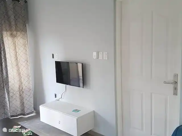 Location de Vacances Curaçao, Curaçao-Centre, Steenrijk, appartement - Appartement Reina Naomi 5B Steenrijk Salon avec télévision par câble