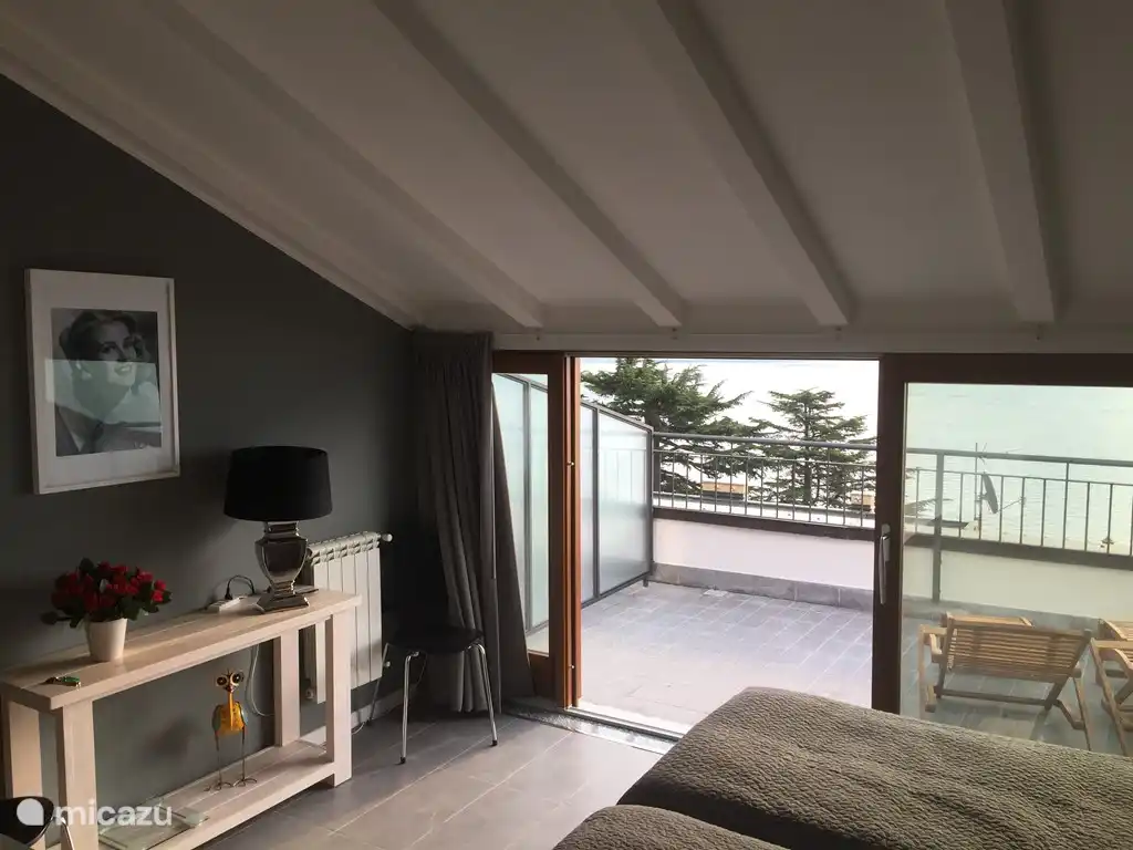 Desde el dormitorio entras en la nueva azotea.