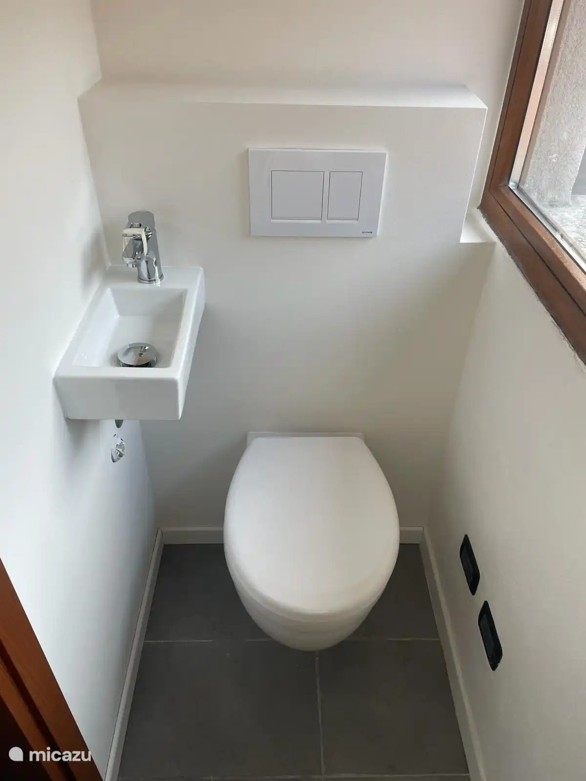 Aseo de nueva construcción en el piso de dormir. 