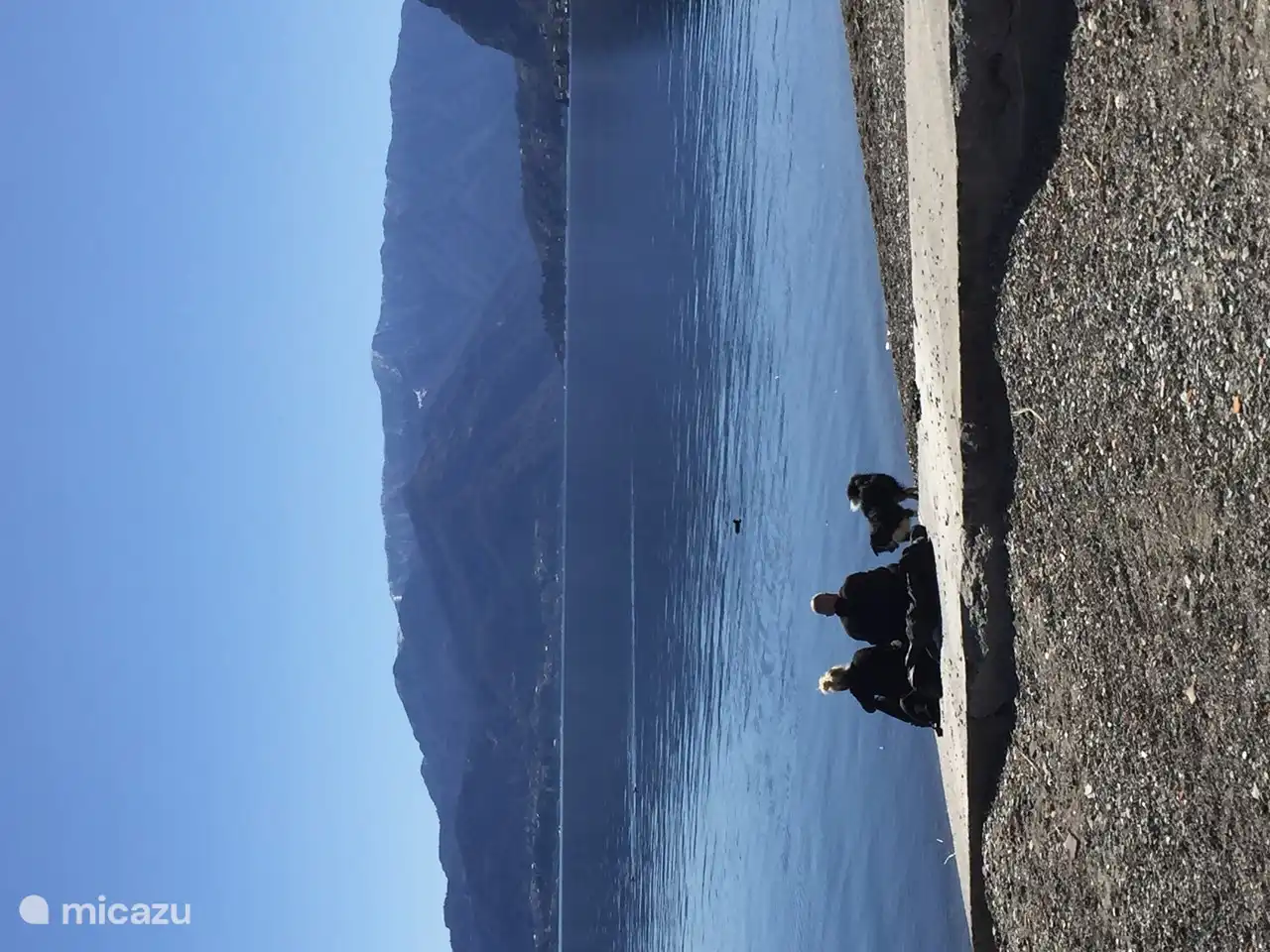 El lago destila tranquilidad.