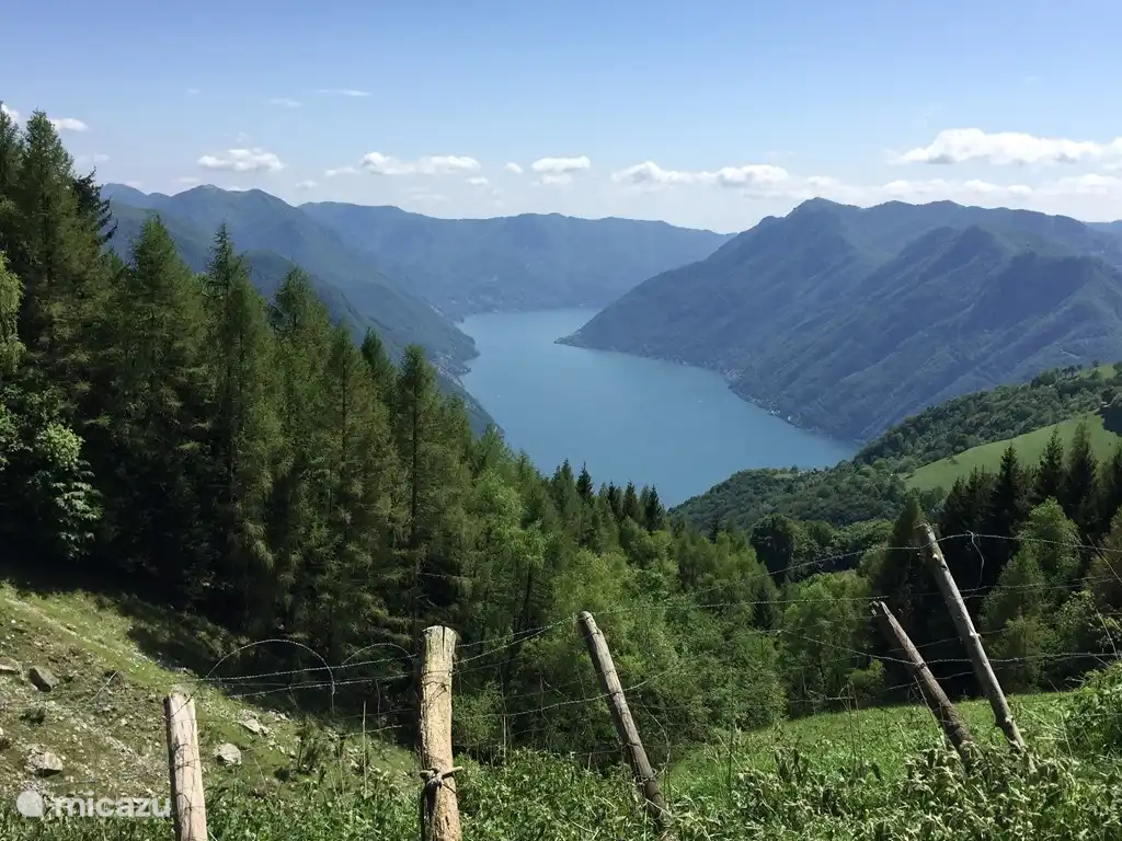 Esta es la vista desde la finca.
Afortunadamente, puedes hacer la primera parte del viaje desde el lago en coche.