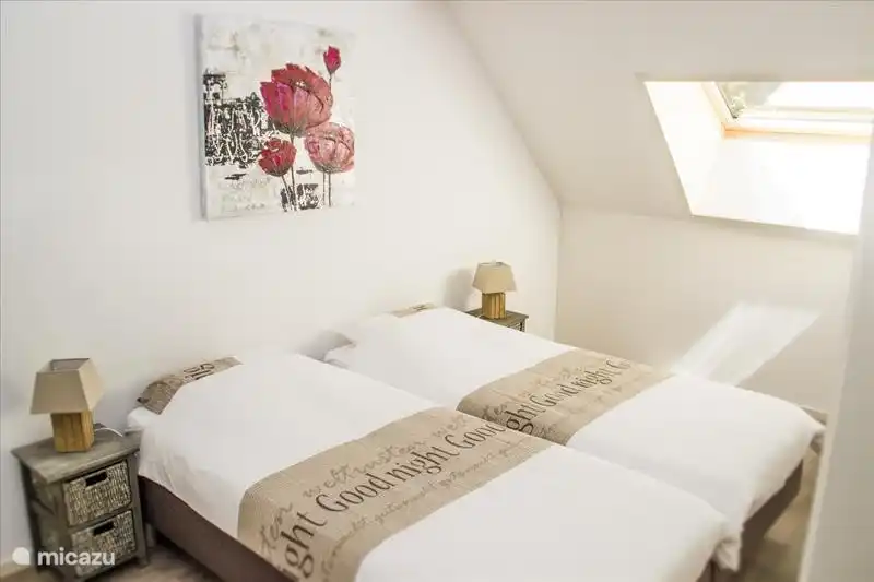 Geräumiges Schlafzimmer auf der 1. Etage