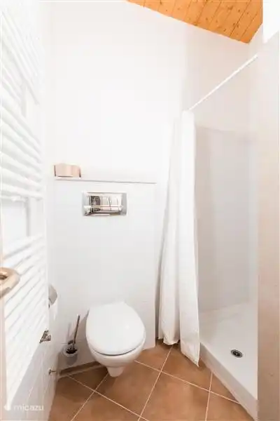 Badezimmer mit Dusche