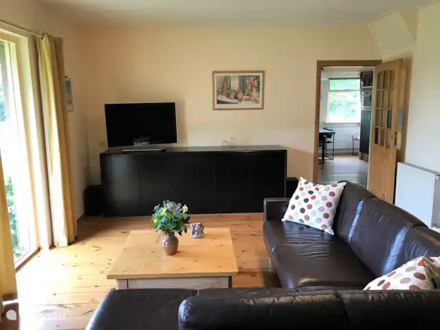 Bungalow Rural Privado de Vacaciones Ov en Países Bajos, Overijssel, Hardenberg - bungaló El salón amplio y acogedor.