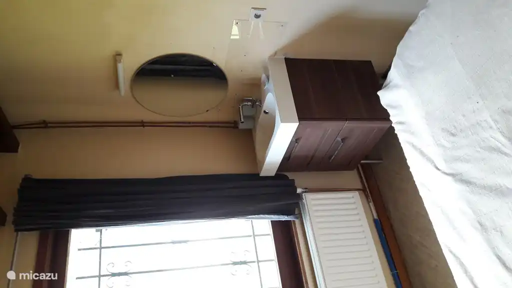 Doppelzimmer mit Waschbecken