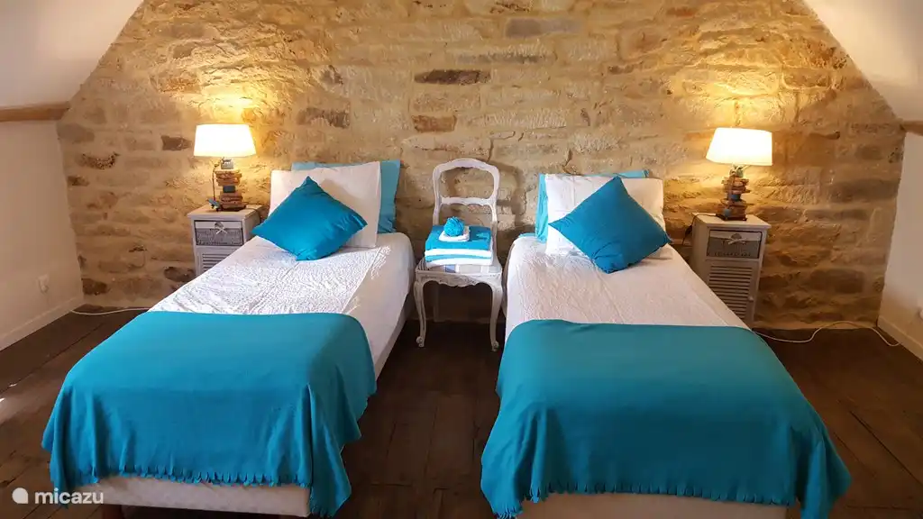 La chambre peut également être composée de 2 lits simples