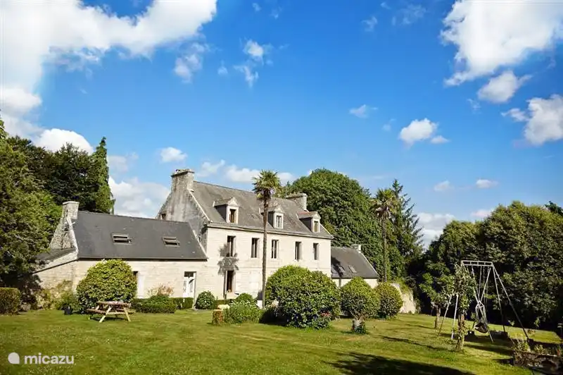 L'arrière-cour de Guernevelien, à gauche le Chariot, notre gîte