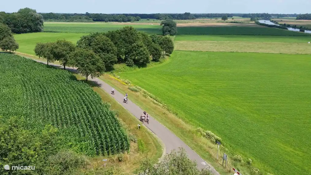 Uitzicht over het Vechtdal vanaf de uitkijktoren langs de Vecht
