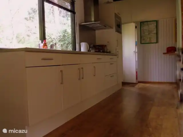Huisje 140 huren in Nederland, Overijssel, Giethmen - bungalow Open keuken, volledig ingericht met uitzicht op de tuin.