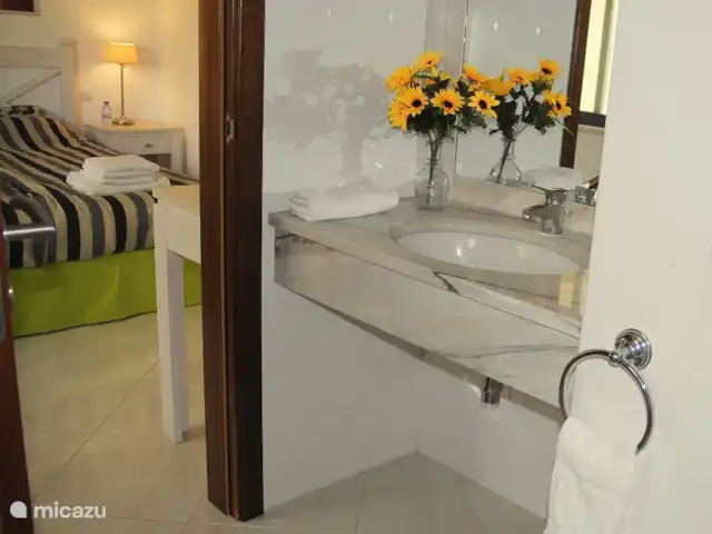 Vista Marina | Portugal, Algarve, Albufeira - maison de vacances Le lavabo avec grand miroir.