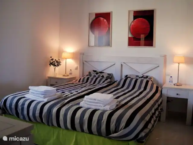 Vista Marina | Portugal, Algarve, Albufeira - maison de vacances La spacieuse chambre principale dispose d'un matelas avec deux couettes.