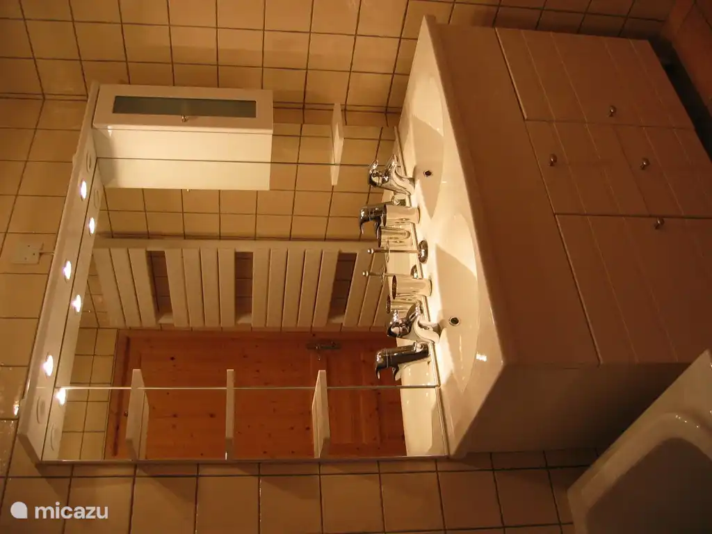 Meubles de salle de bain dans la salle de bain 1er étage