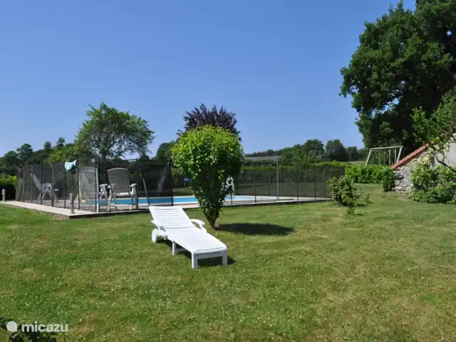 Location de Vacances France, Indre, Lignac, maison de vacances - Le Chêne Jardin avec piscine