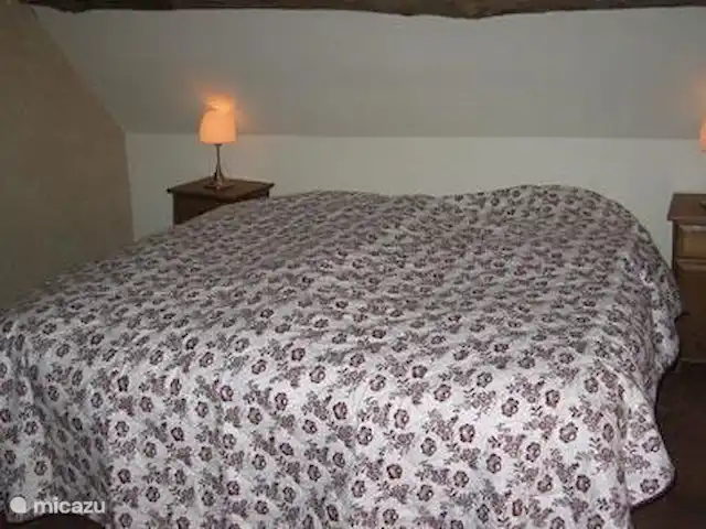 Location de Vacances France, Indre, Lignac, maison de vacances - Le Chêne Chambre au premier étage avec jolies lumières, toutes deux de 90 x 210