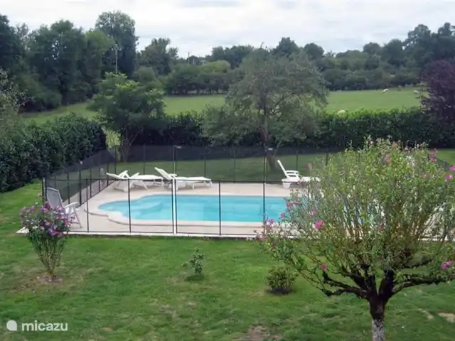 Location de Vacances France, Indre, Lignac, maison de vacances - Le Chêne Jardin avec piscine pour un plongeon merveilleusement rafraîchissant !
