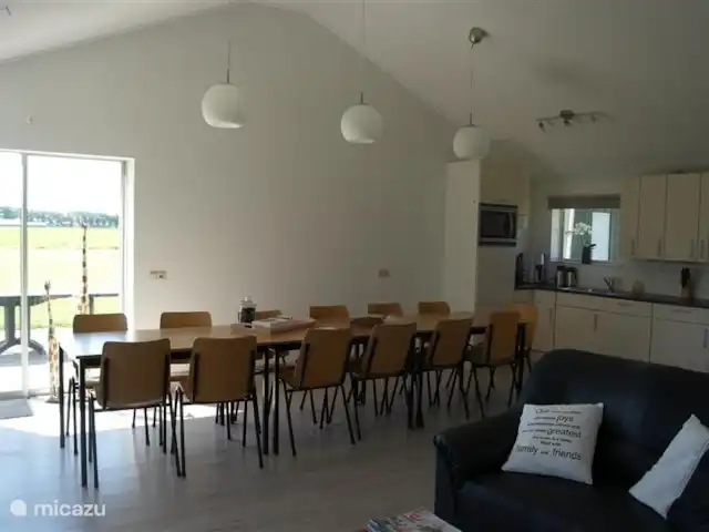 Les Vlaes | Pays-Bas, Brabant-Septentrional, Venhorst - maison de vacances Espace suffisant pour les tables et les chaises et la porte coulissante qui donne accès à la grande terrasse.