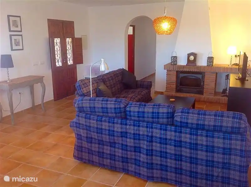 Auf der linken Seite können Sie die Haustür zu sehen, das gibt einen direkten Zugang zur Veranda.