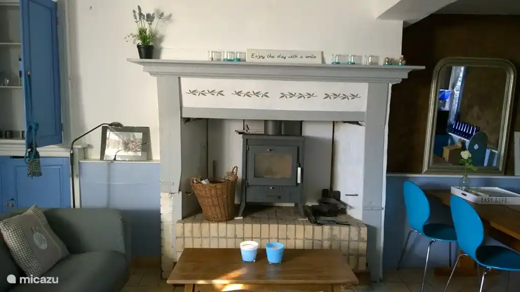 Woonkamer met houtkachel