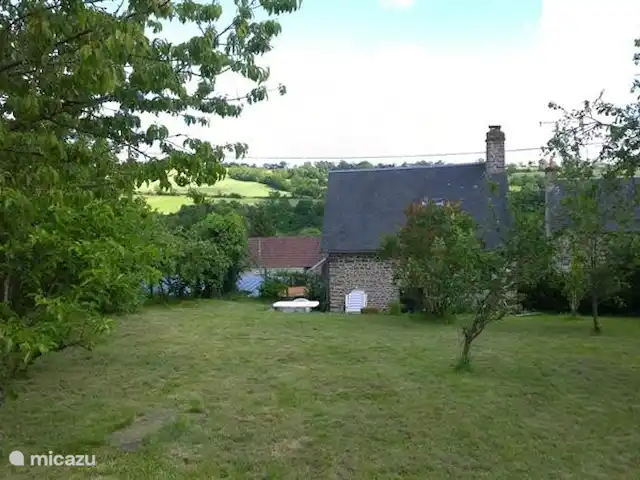 Gite Bleu, Ménil Vin, Normandie | France, Orne, Ménil-Vin - maison de vacances Les bâtiments vus côté jardin