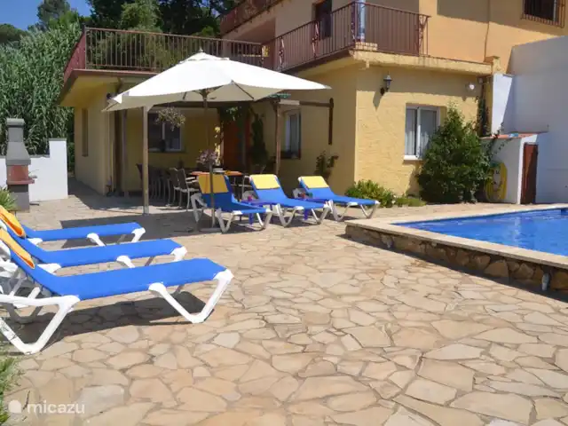 Alicia | Espagne, Costa Brava, Lloret de Mar - maison de vacances transats au bord de la piscine