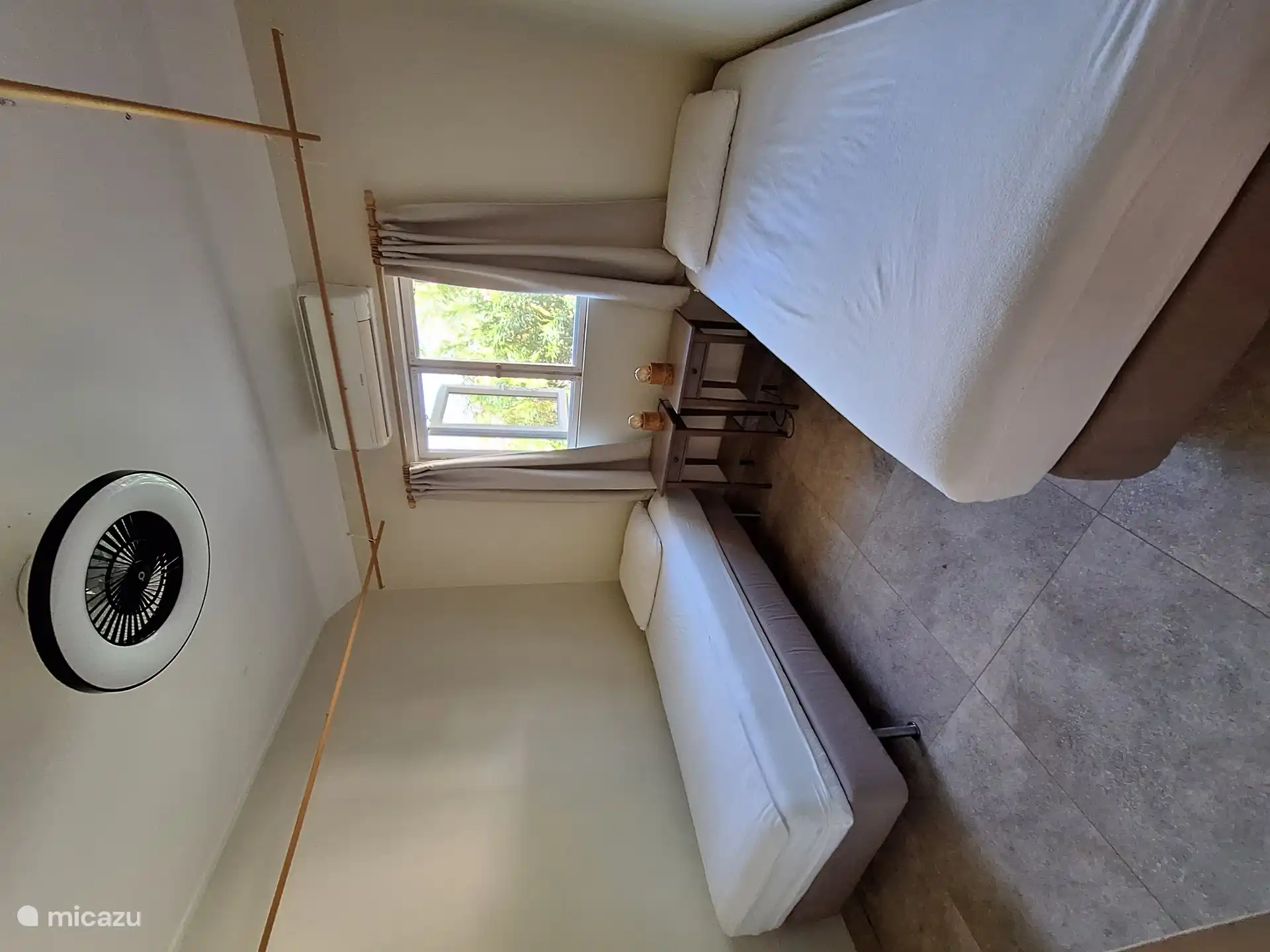 Das 2. Schlafzimmer ist auch mit modernen Klimaanlage, Moskitonetz und einem Kleiderschrank ausgestattet.