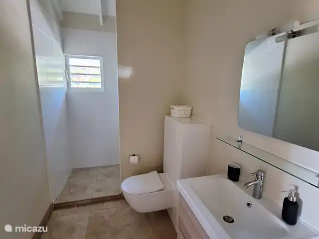 Villa Kas Tribon met privé zwembad huren in Curaçao, Banda Abou (west), Fontein - villa tweede badkamer