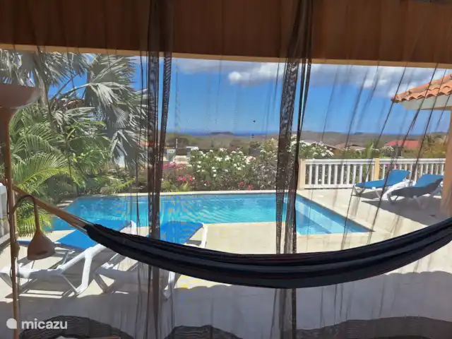 Villa Kas Tribon met privé zwembad huren in Curaçao, Banda Abou (west), Fontein - villa En voor schaduw kunnen de buitengordijnen dicht