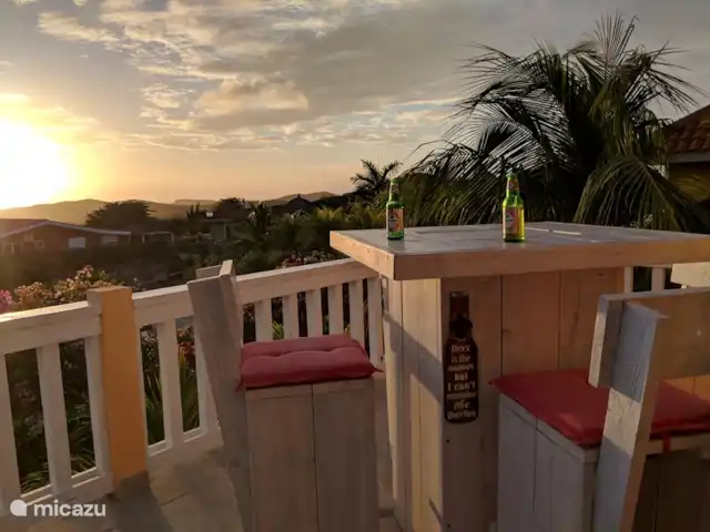 Villa Kas Tribon met privé zwembad huren in Curaçao, Banda Abou (west), Fontein - villa Statafel met barkrukken