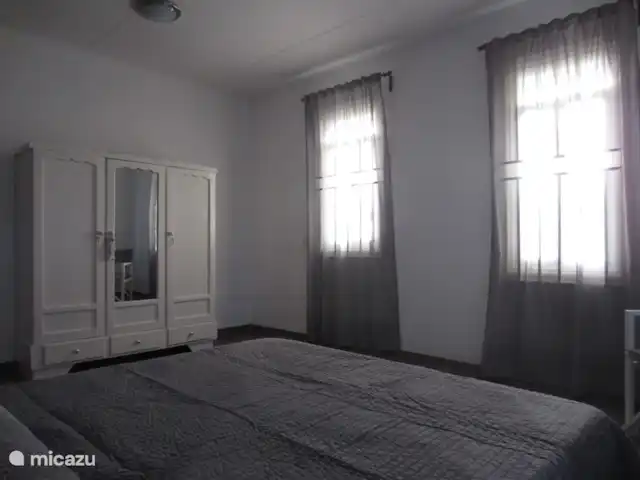 casa vacacional en Surinam, Wanica, Dirección – A la vuelta de la esquina dormitorio 1